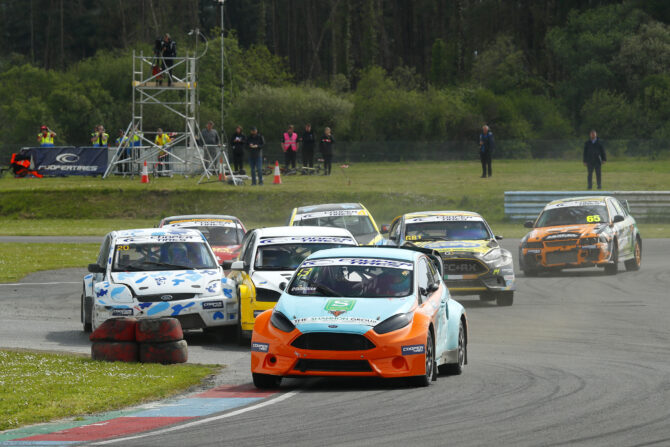 Supercars at turn 1 Pembney round 4 2022