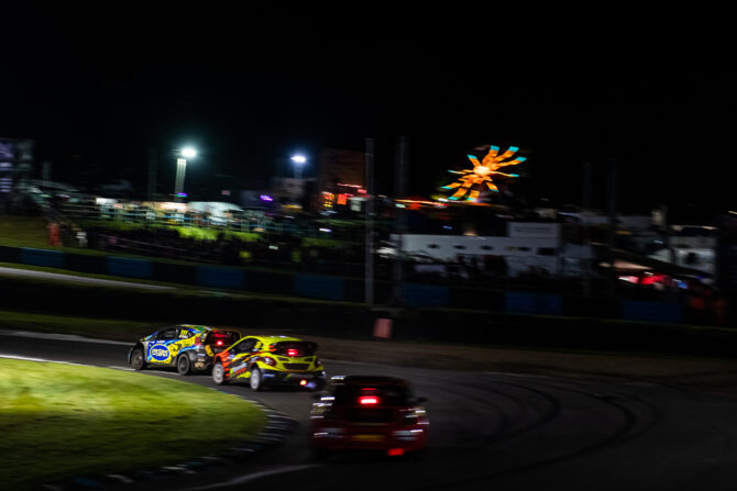 Night racing at Lydden Hill